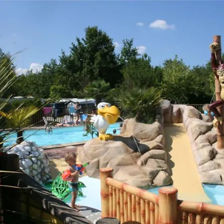 Camping Mobil Avec Clim - 4 Pers. - Api-1-52-2950 Grayan-et-l'Hopital