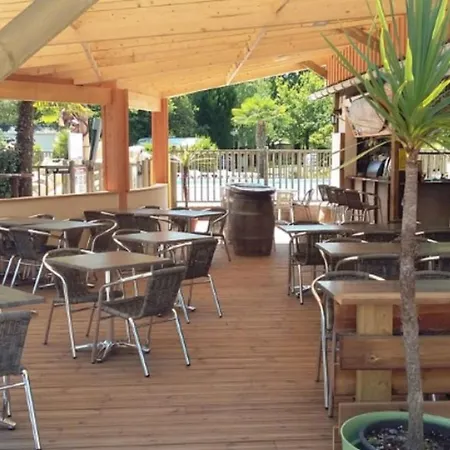 Camping Mobil Avec Clim - 4 Pers. - Api-1-52-2950 *